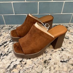 New Woman’s Platform Mule Heels